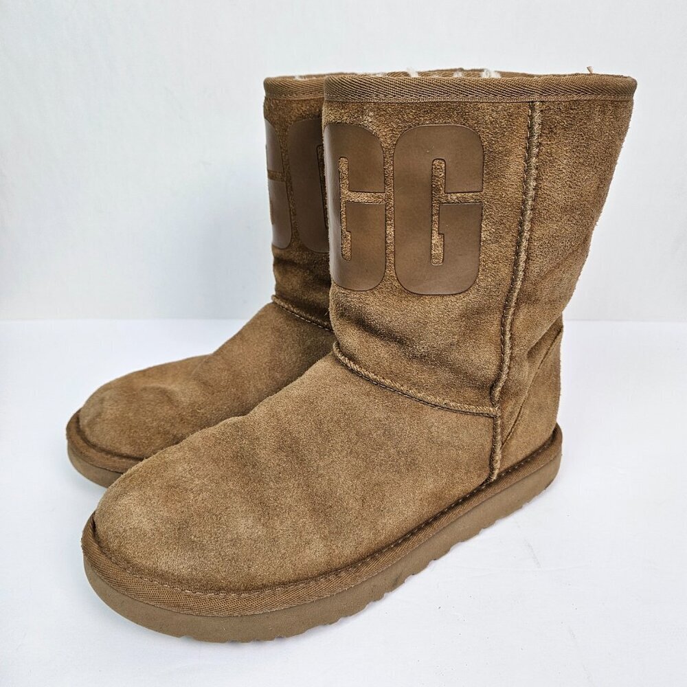 UGG Classic Short Rubber Logo Pull On Chestnut Suede Boot 1108230 - Picture 6 of 13